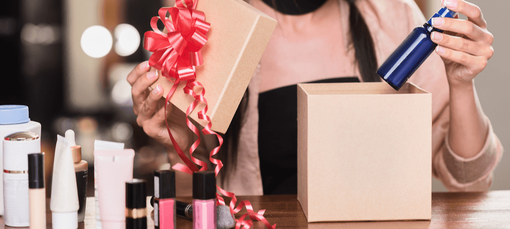 HOW AND WHY YOU SHOULD START YOUR OWN BEAUTY SUBSCRIPTION BOX BUSINESS